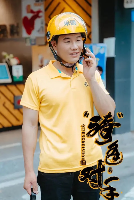 这个少妇是我对门邻居，老公在外上班，我老婆也经常出差，我家有时在她家，有时在我家偷情！ - 摸摸探探